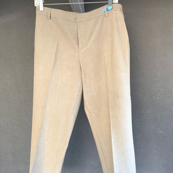 Old Navy Pants - 📦 Old Navy women’s tan Capri dress pants 10